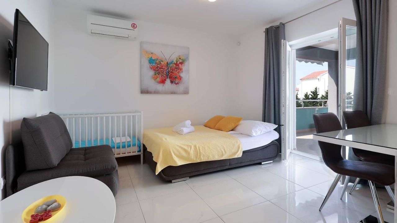 Apartmani "Villa Barbara" Новалья Экстерьер фото
