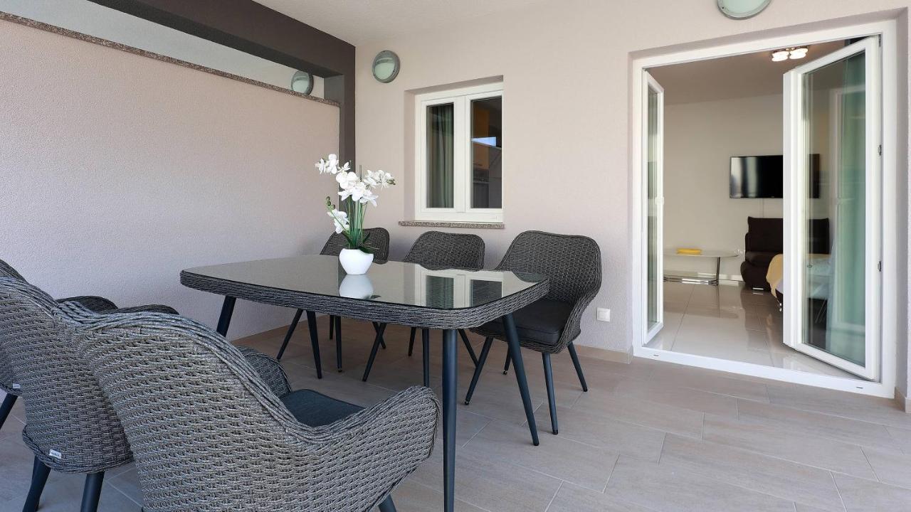 Apartmani "Villa Barbara" Новалья Экстерьер фото